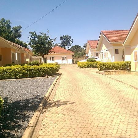 Corinya Serviced Apartments Entebbe Kültér fotó