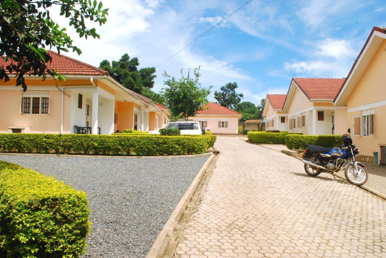 Corinya Serviced Apartments Entebbe Kültér fotó